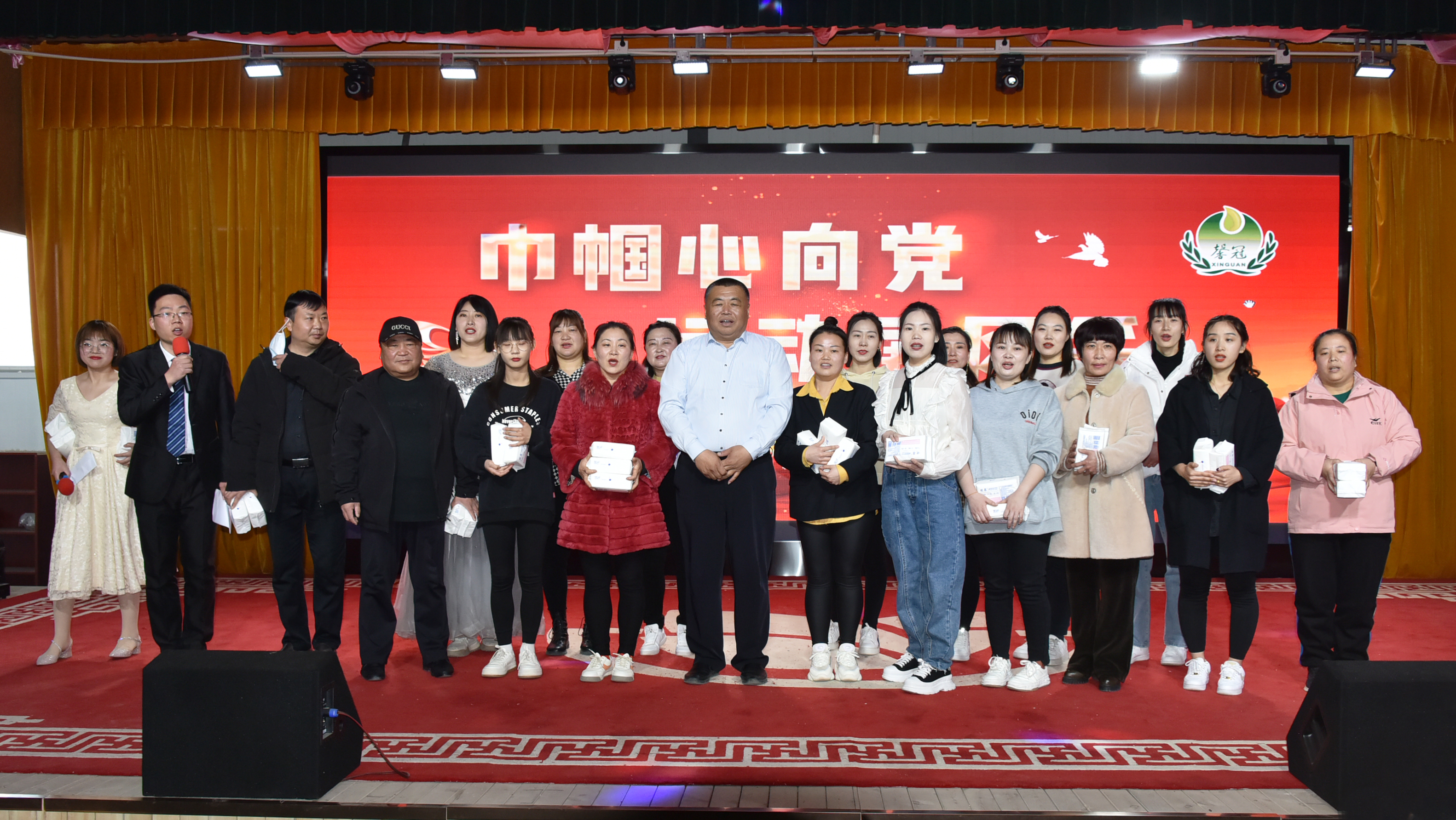 巾幗心向黨，運(yùn)動(dòng)展風(fēng)采